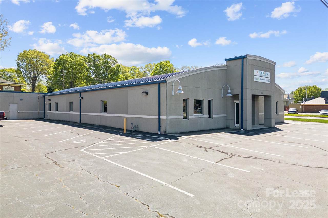 2105 Northwest Boulevard - Photo 1