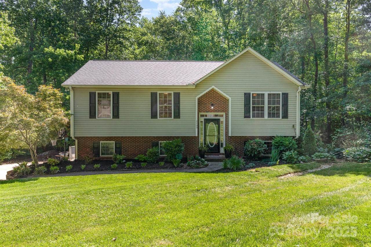 4700 Hickory Grove Road - Photo 1