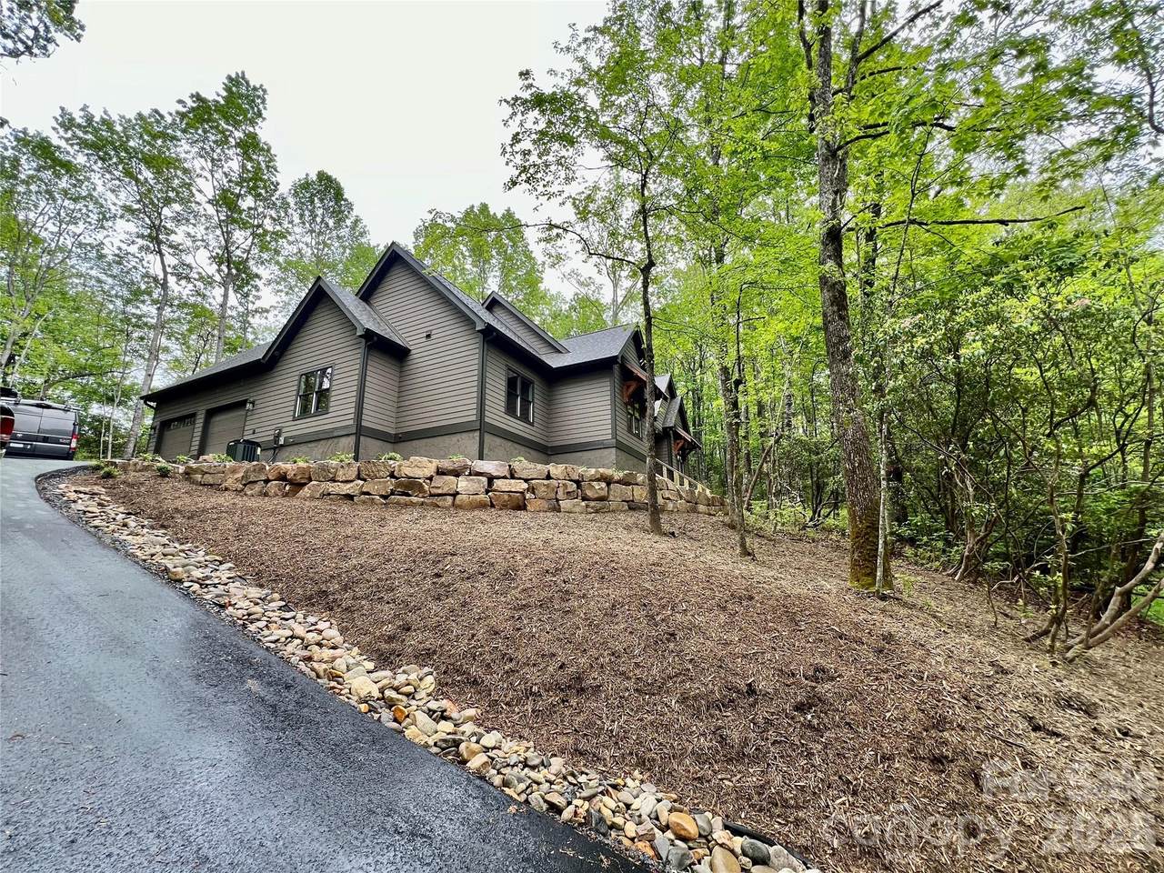 435 Soquili Drive - Photo 1