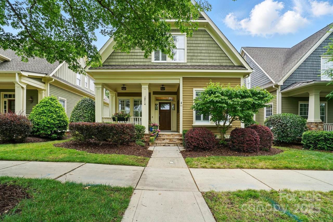 15714 Laurel Oak Crescent - Photo 1