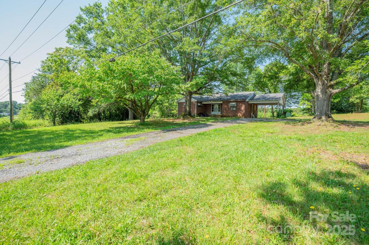 1564 Oakland Road - Photo 1