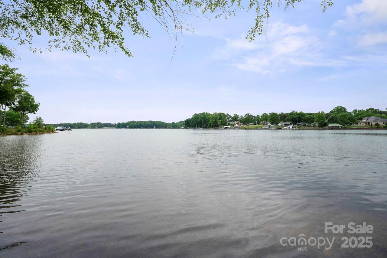 8216 Malibu Pointe Lane - Photo 1