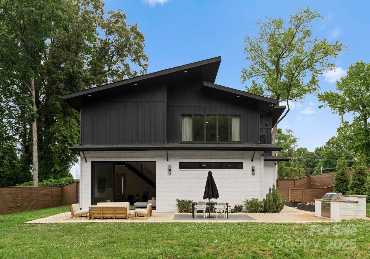 2913 Lake Avenue - Photo 1