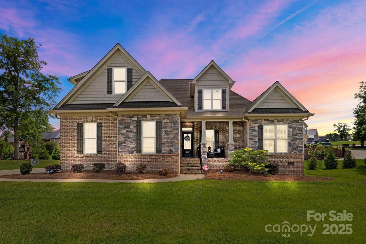 335 Wintergreen Court - Photo 1