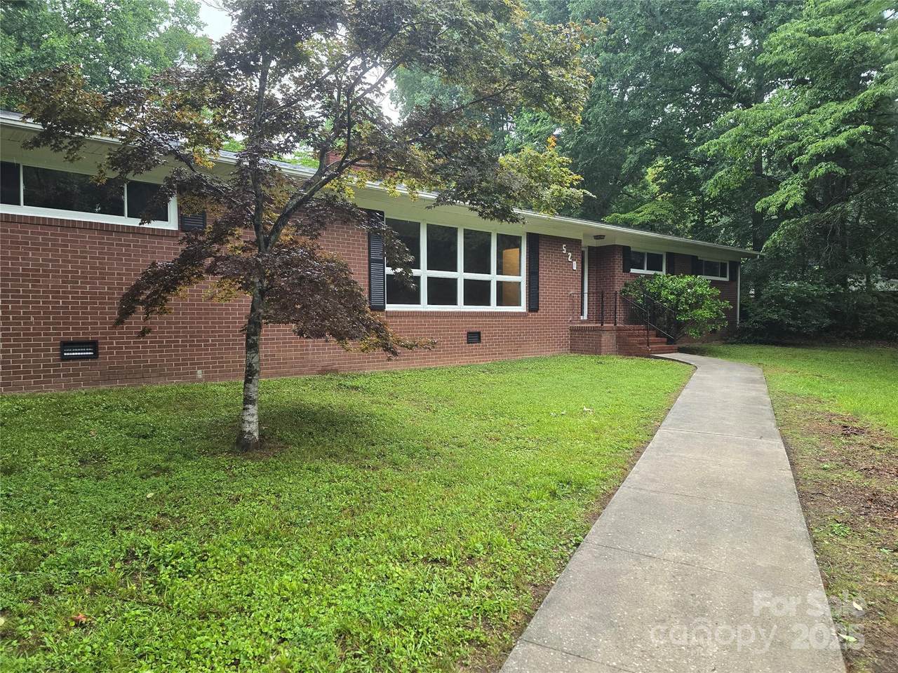 520 Crestview Drive - Photo 1