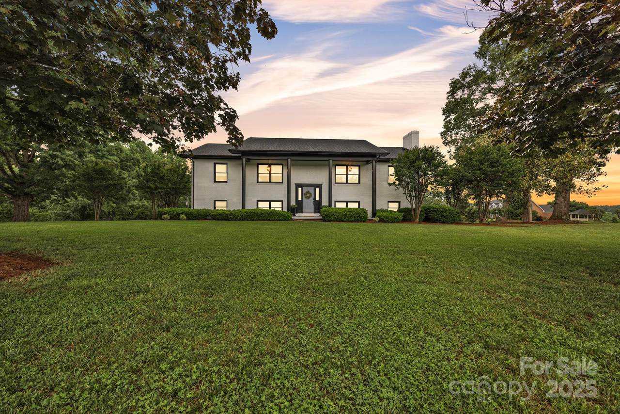 827 River Hills Court - Photo 1
