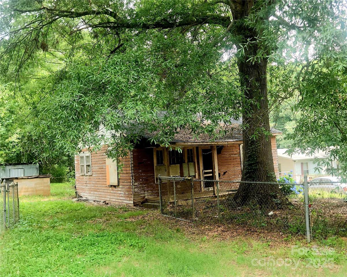 711 East Drive - Photo 1