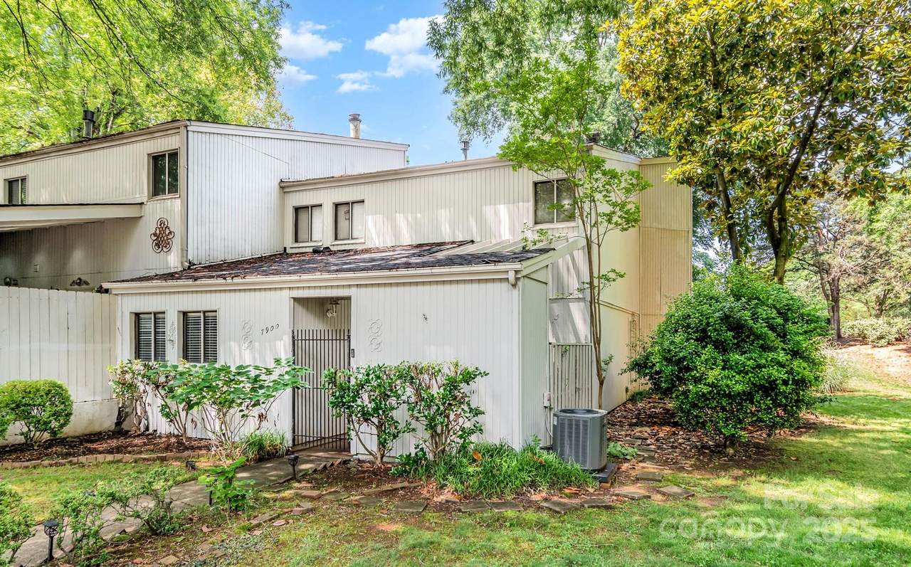 7900 Horse Chestnut Lane - Photo 1
