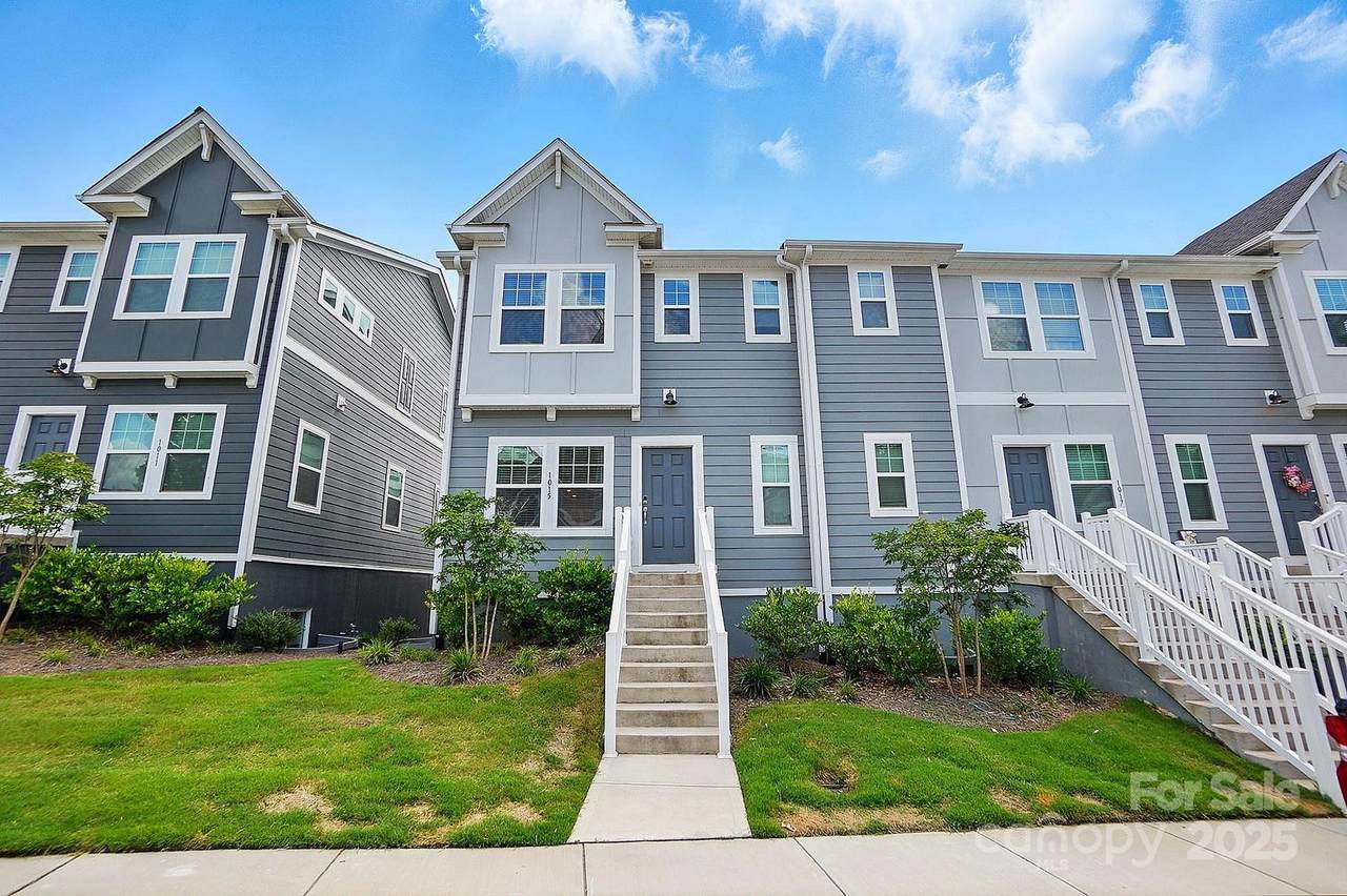 1015 Maltby Street - Photo 1