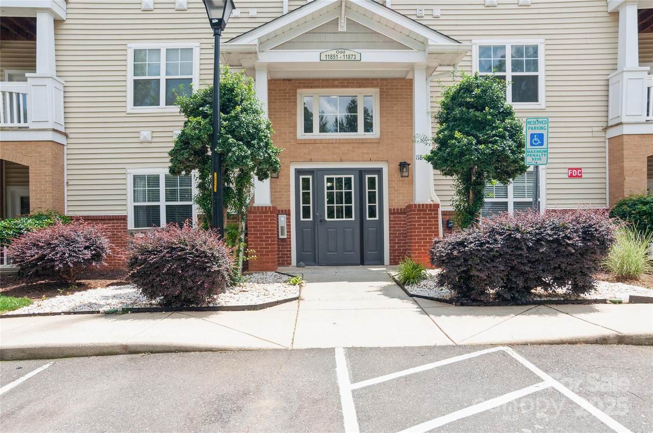 11863 Ridgeway Park Drive - Photo 1