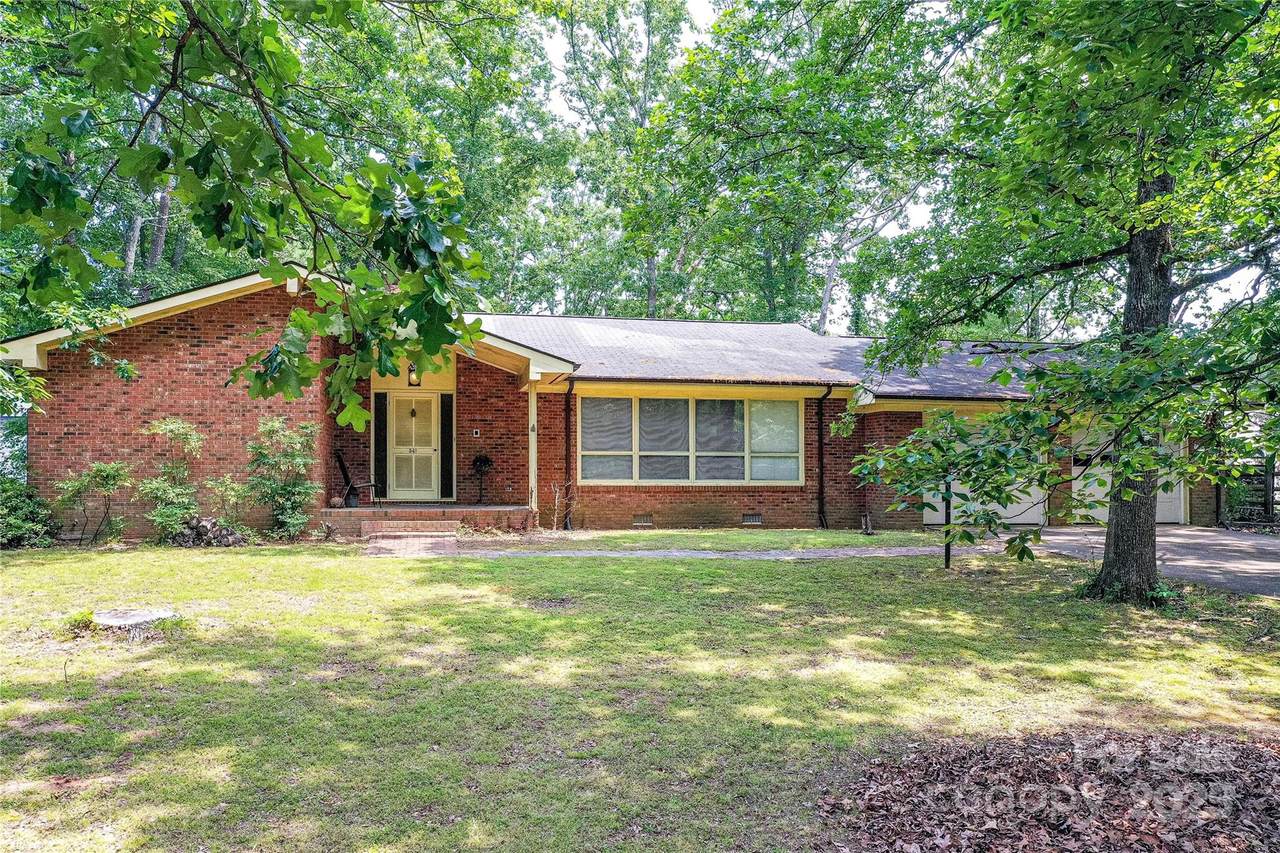 541 Greenway Street - Photo 1