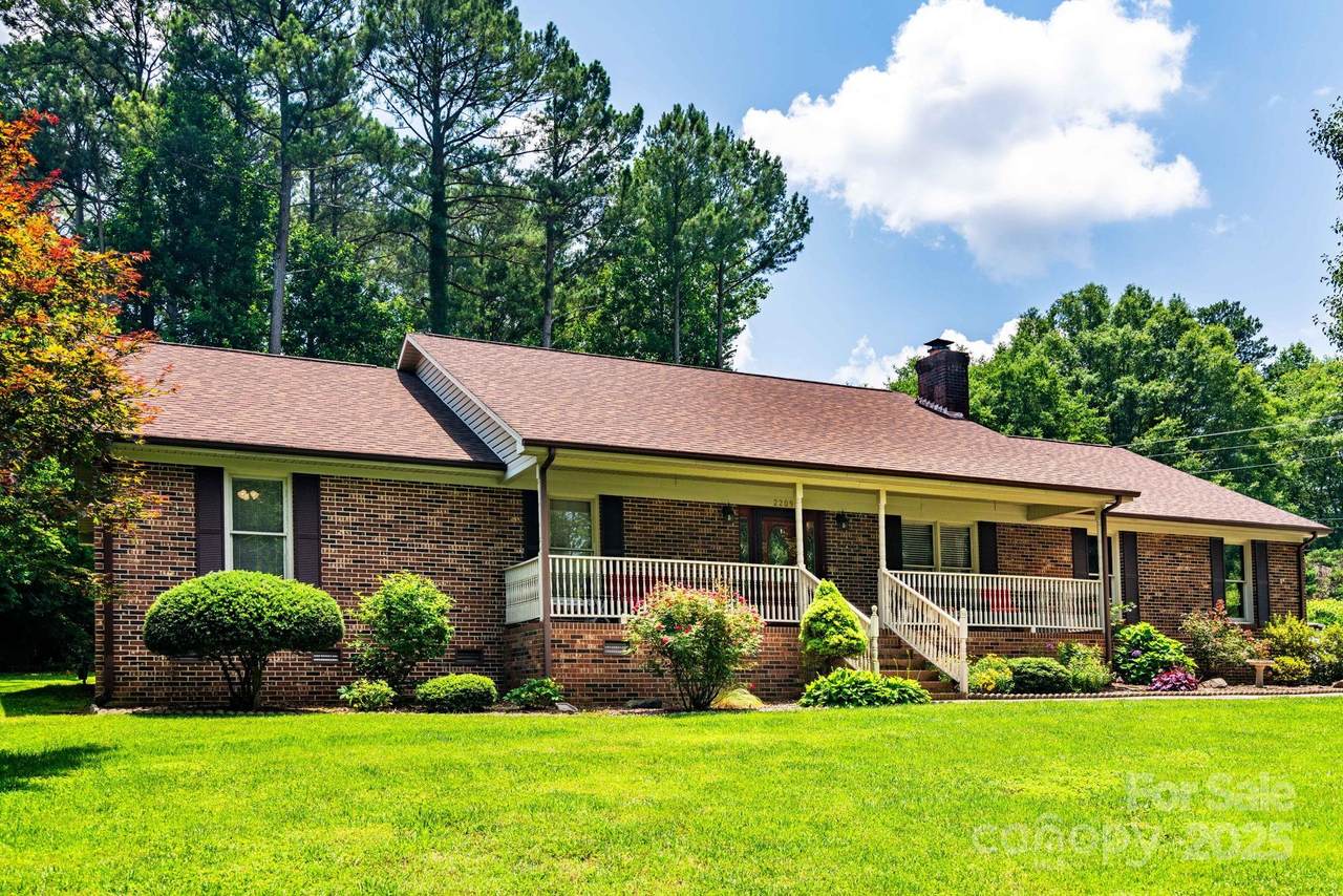 2209 Cardinal Loop - Photo 1