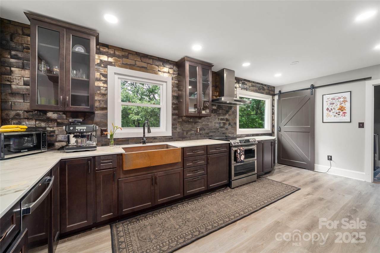 347 Park Knoll Drive - Photo 1