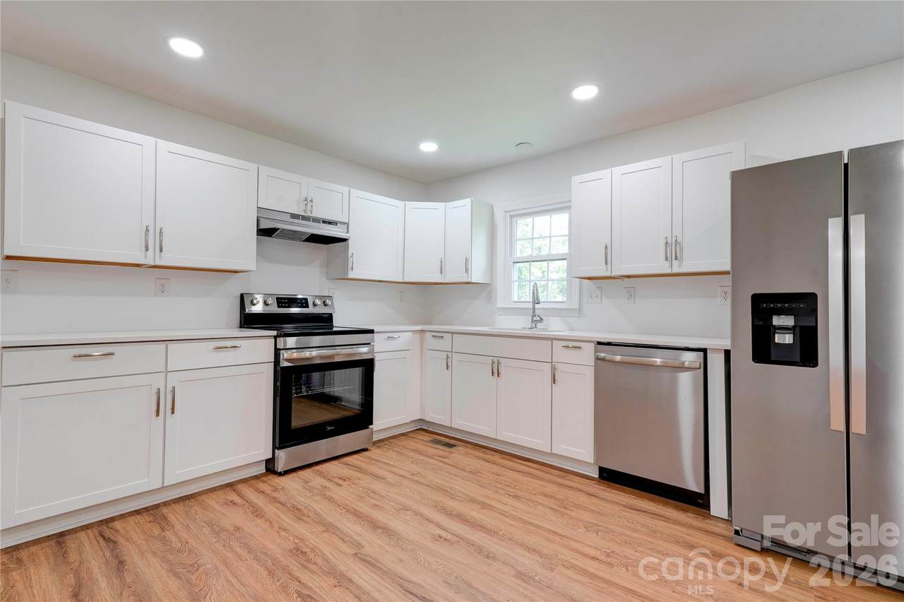 231 London Road - Photo 1