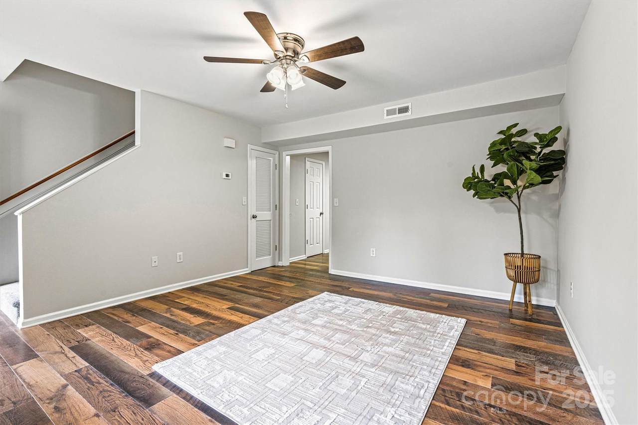 729 Tenth Avenue - Photo 1