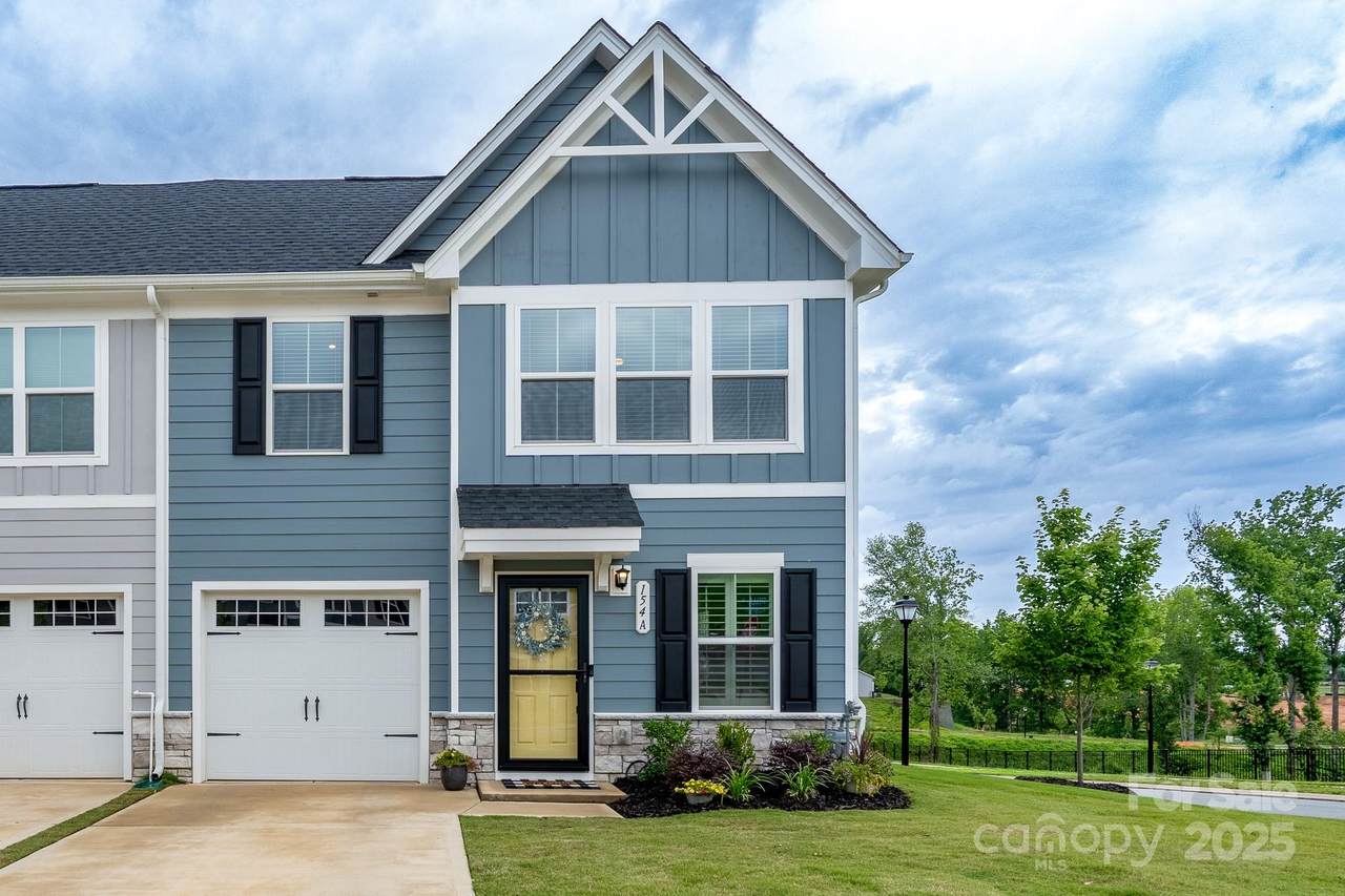 154 Stella Lane - Photo 1