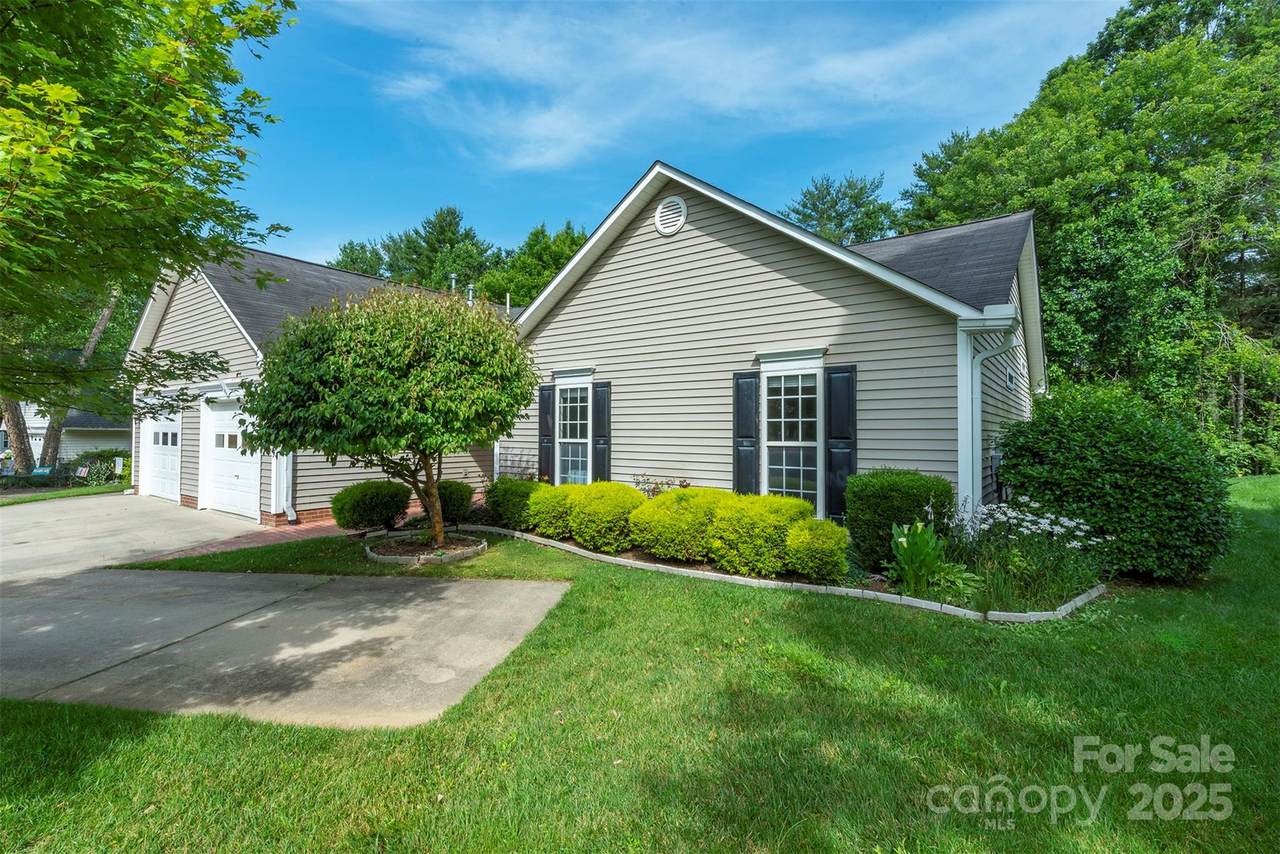 16 Red Barn Lane - Photo 1