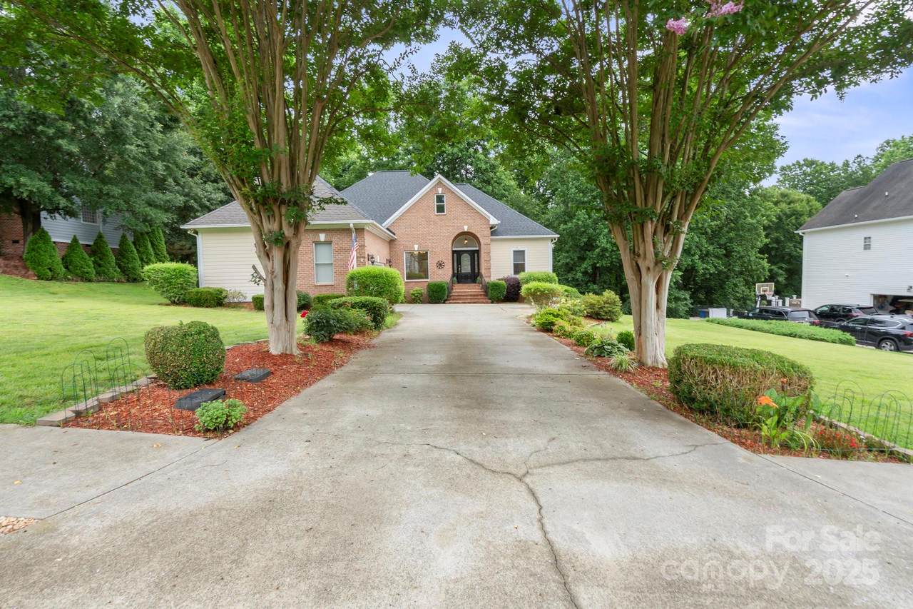 172 Hunters Hill Drive - Photo 1