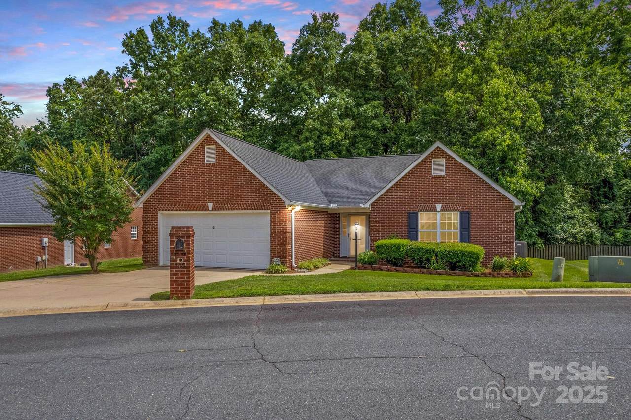 103 Prestwick Court - Photo 1
