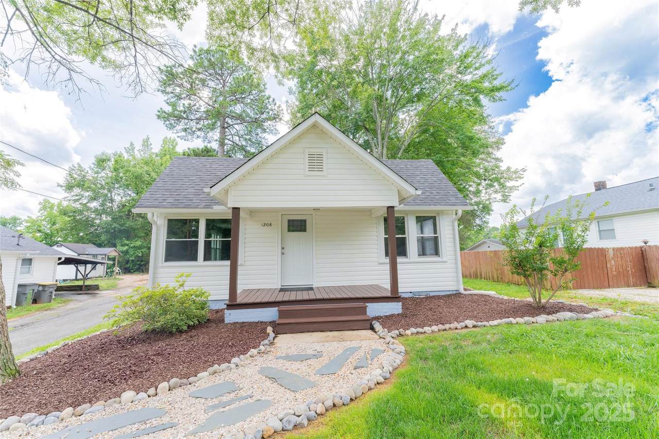 1208 Martin Luther King Avenue - Photo 1