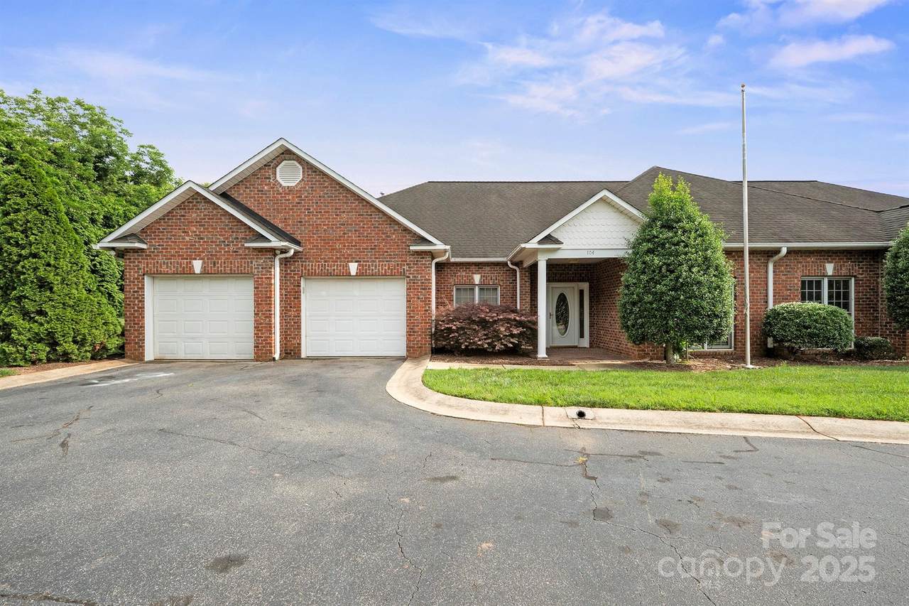 104 Mooreland Drive - Photo 1