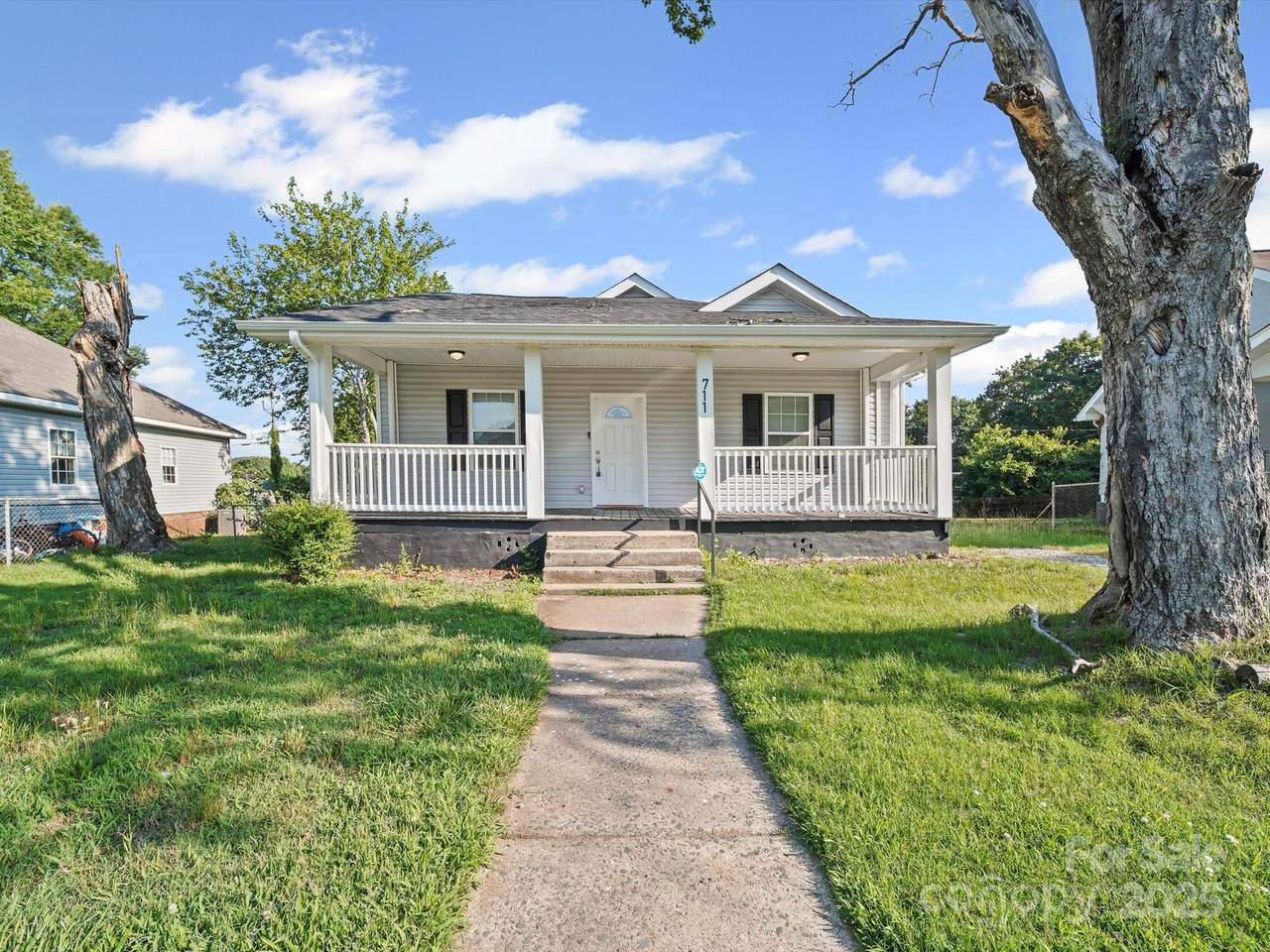 711 1st Rainbow Street - Photo 1