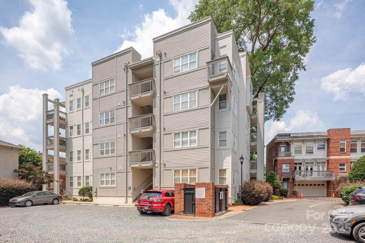 558 Oakland Avenue - Photo 1