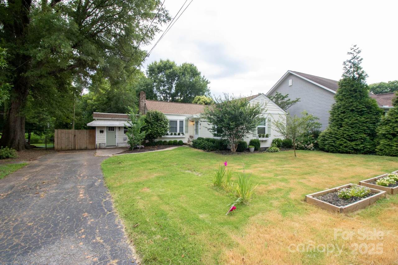 805 Pine Street - Photo 1
