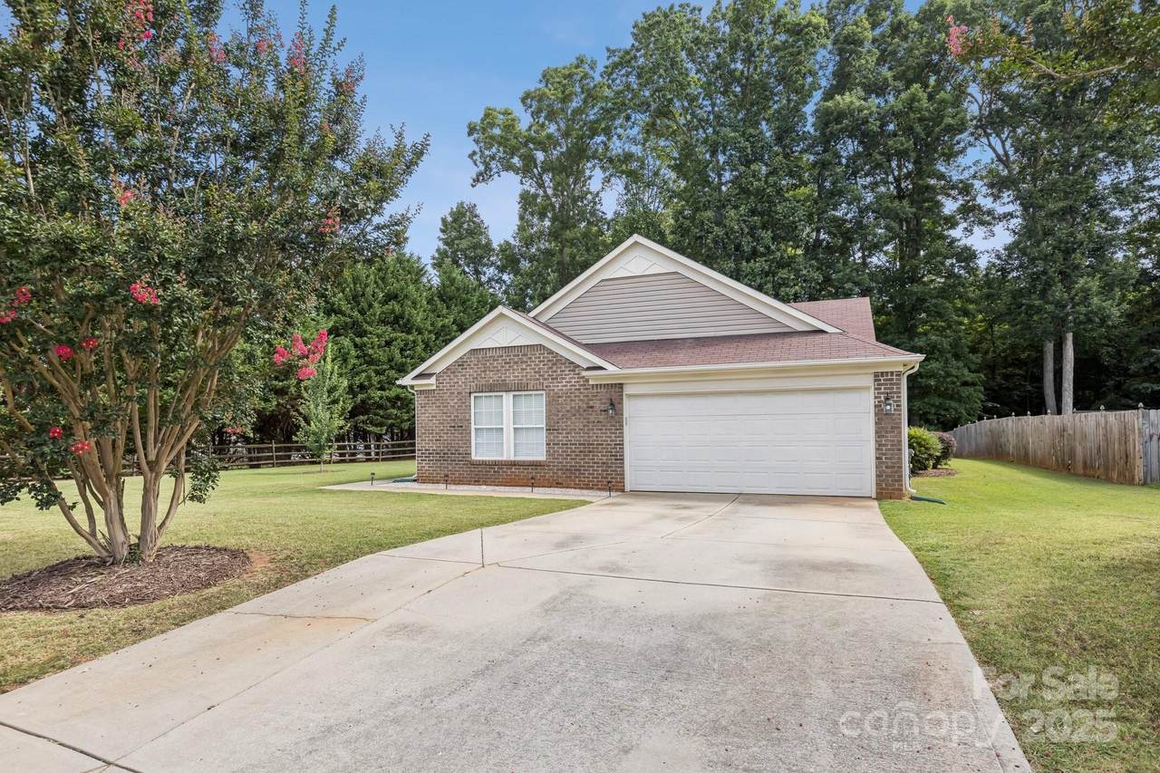 1909 Leesburg Drive - Photo 1