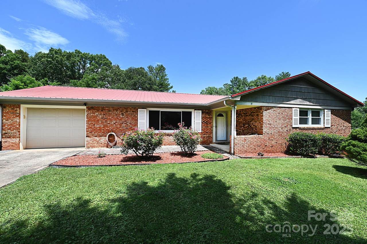 209 Northwood Drive - Photo 1