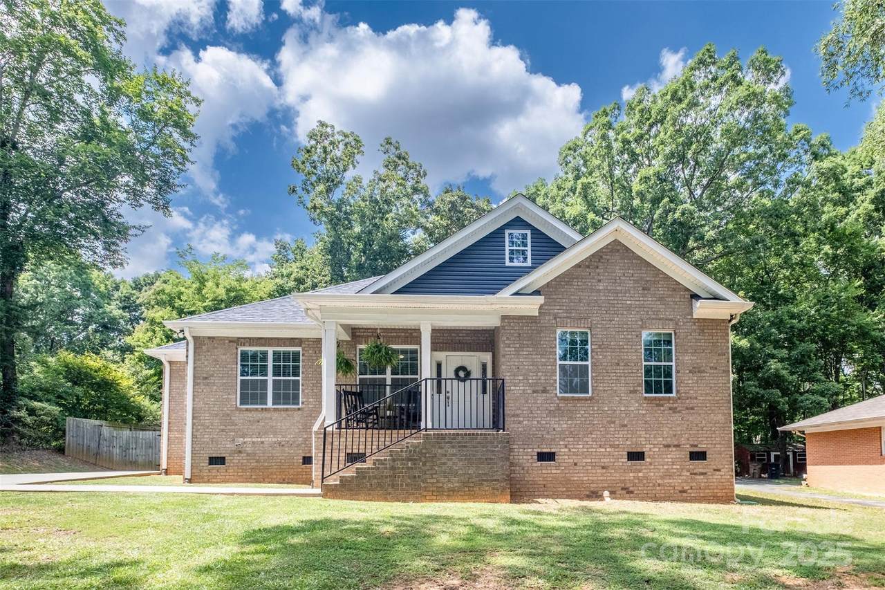 114 Keowee Circle - Photo 1