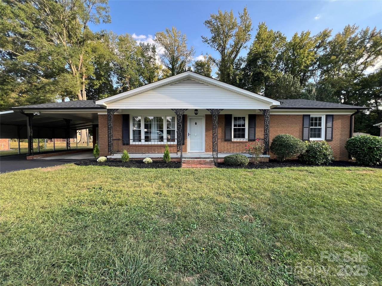 325 Briarcliff Drive - Photo 1