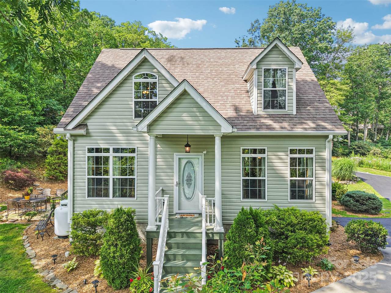 387 Goodview Drive - Photo 1