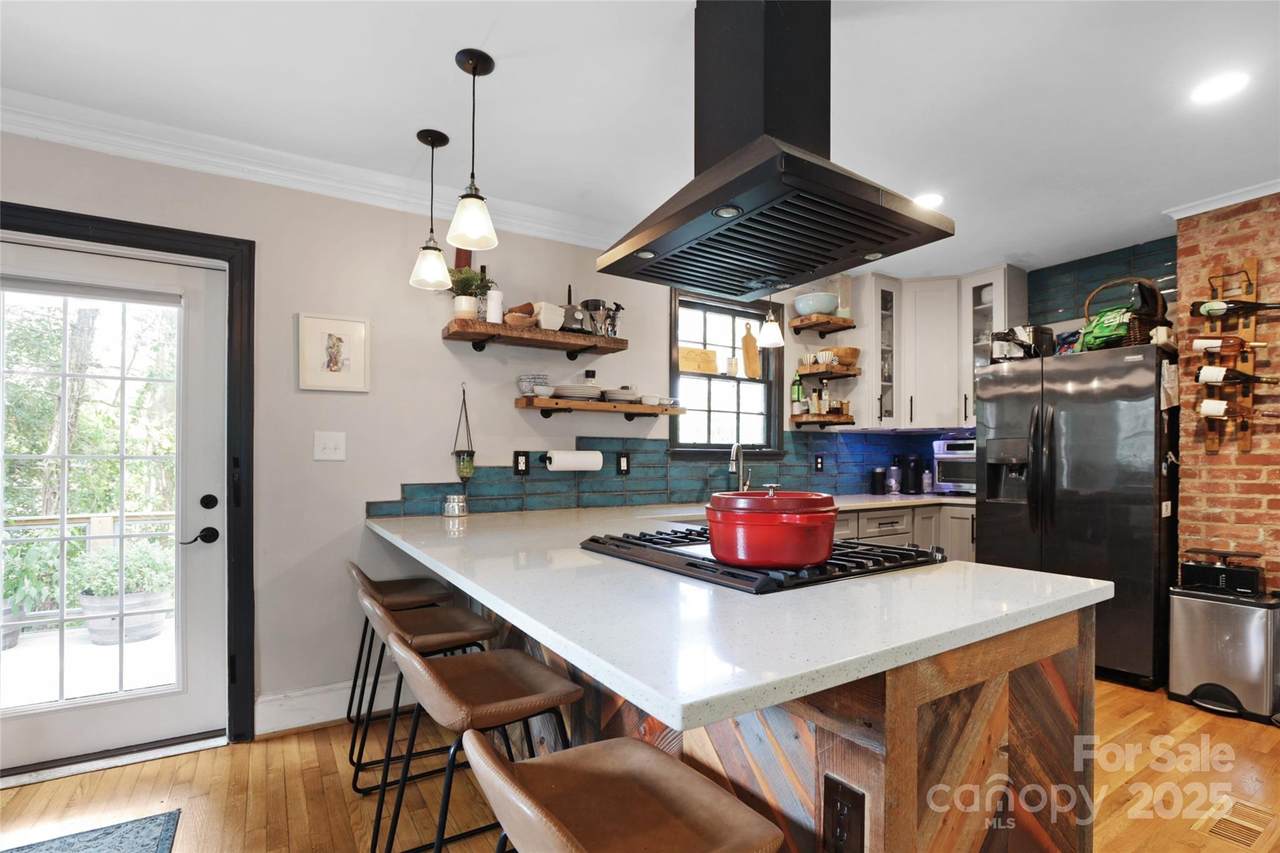 1825 Beckwith Place - Photo 1