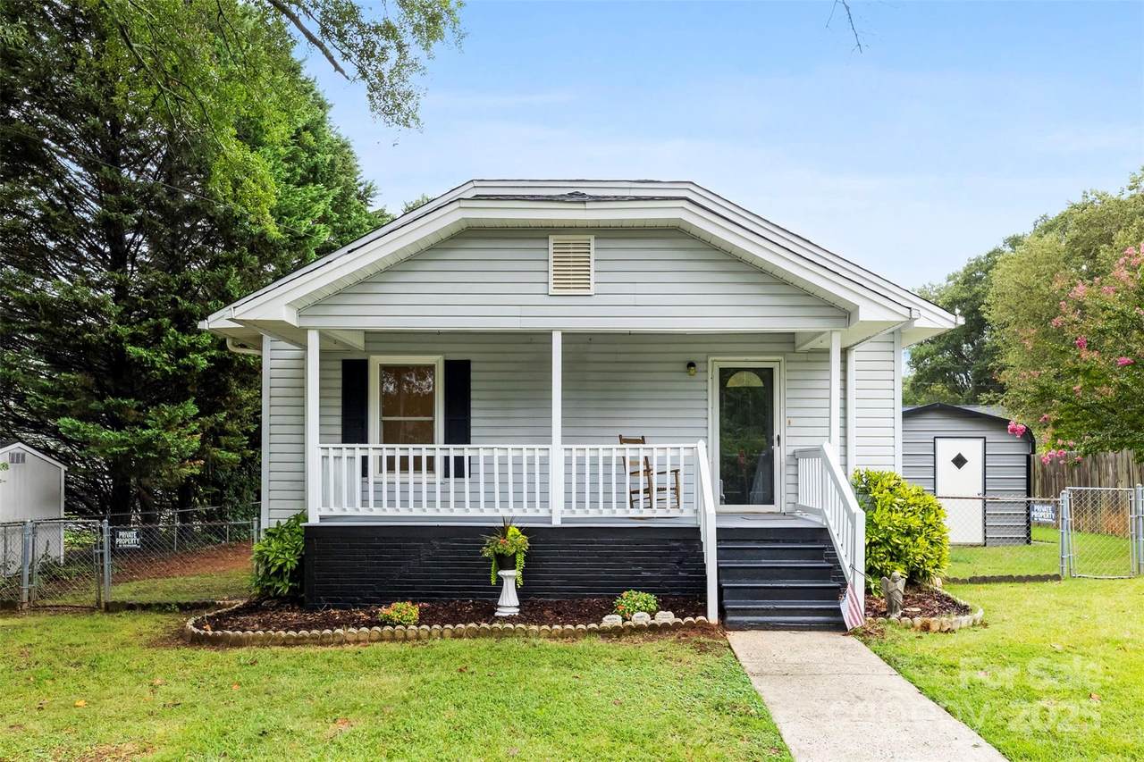 204 Live Oak Avenue - Photo 1