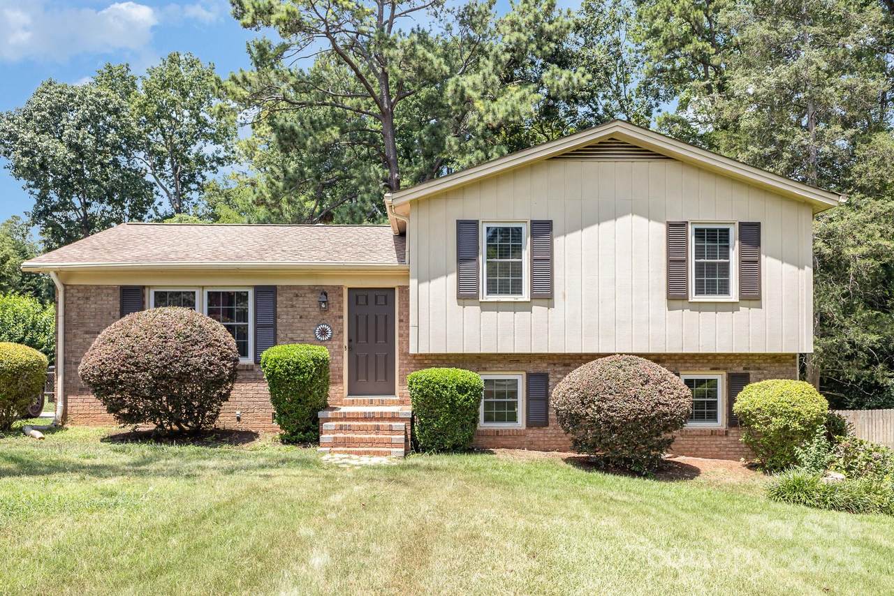 1821 Huntington Place - Photo 1