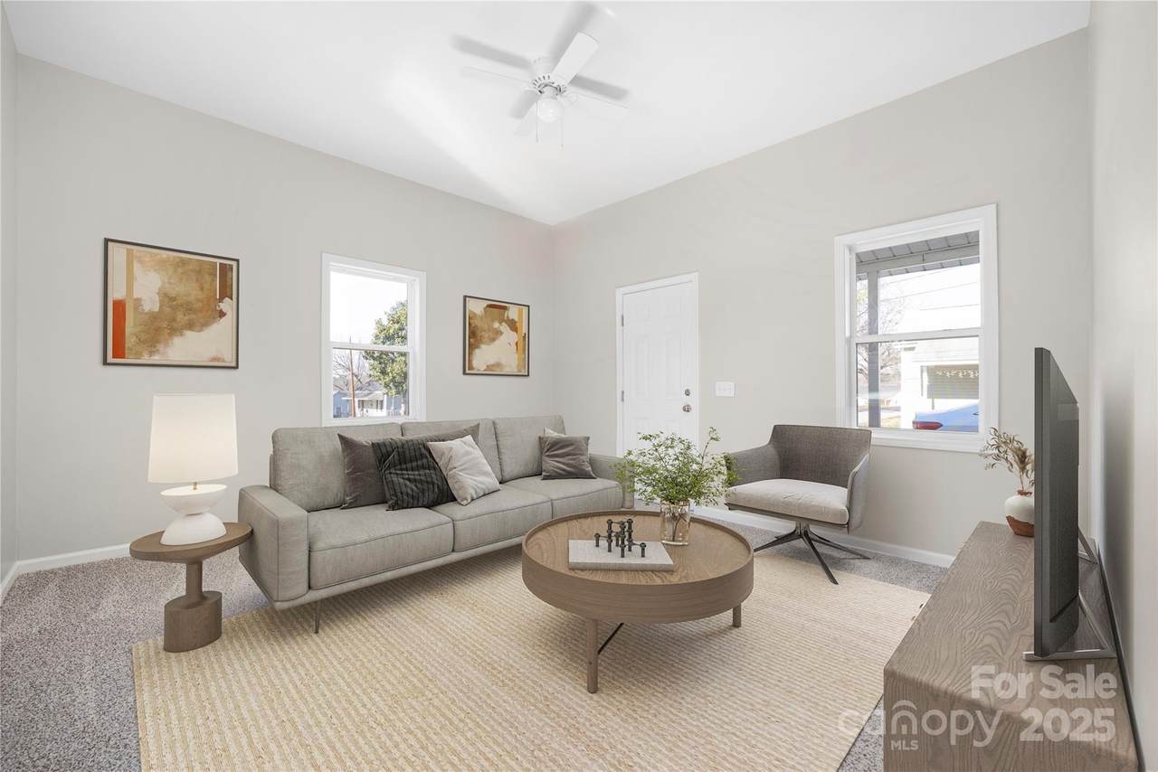 528 6th Street - Photo 1