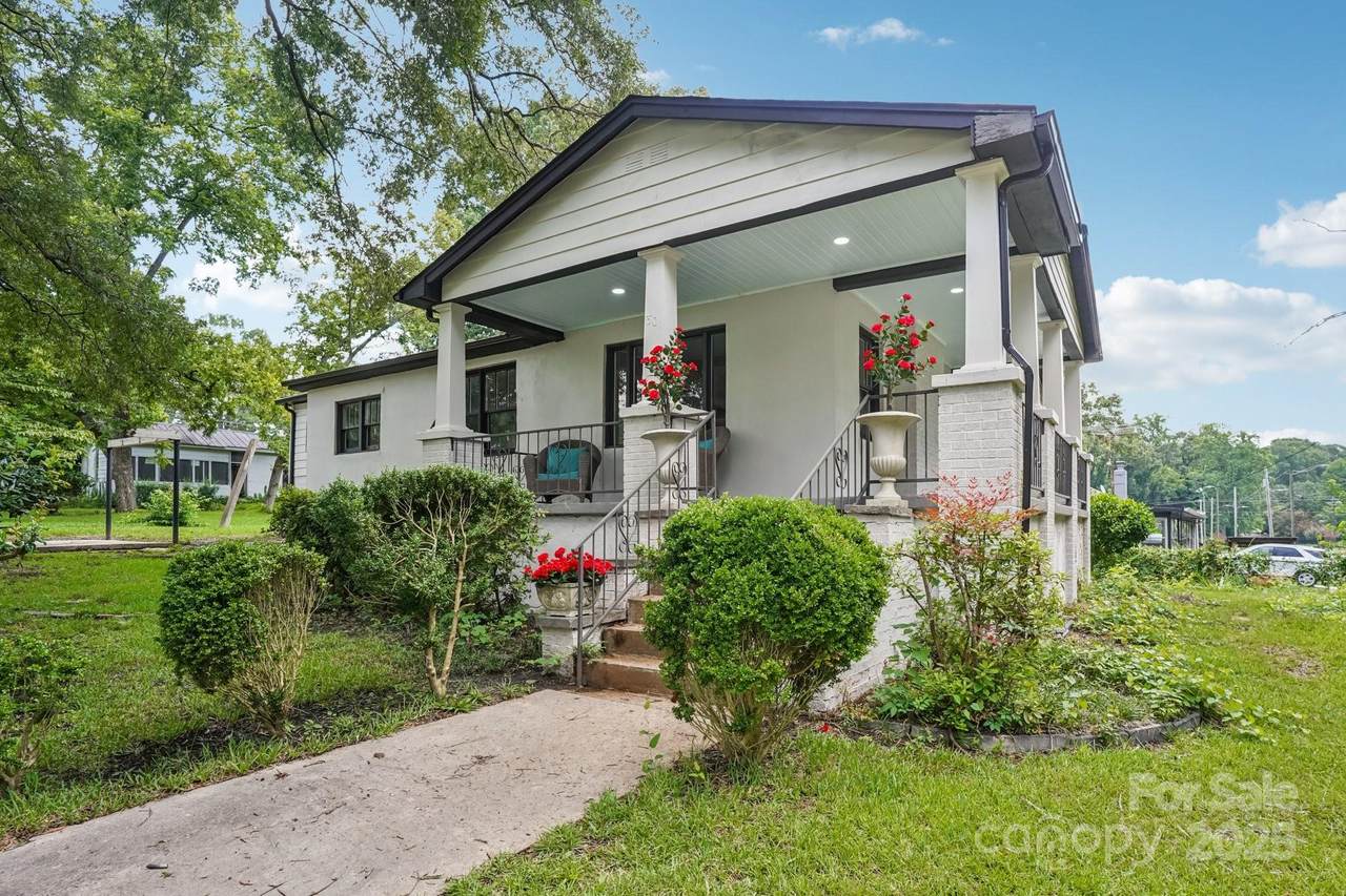 301 Lee Avenue - Photo 1