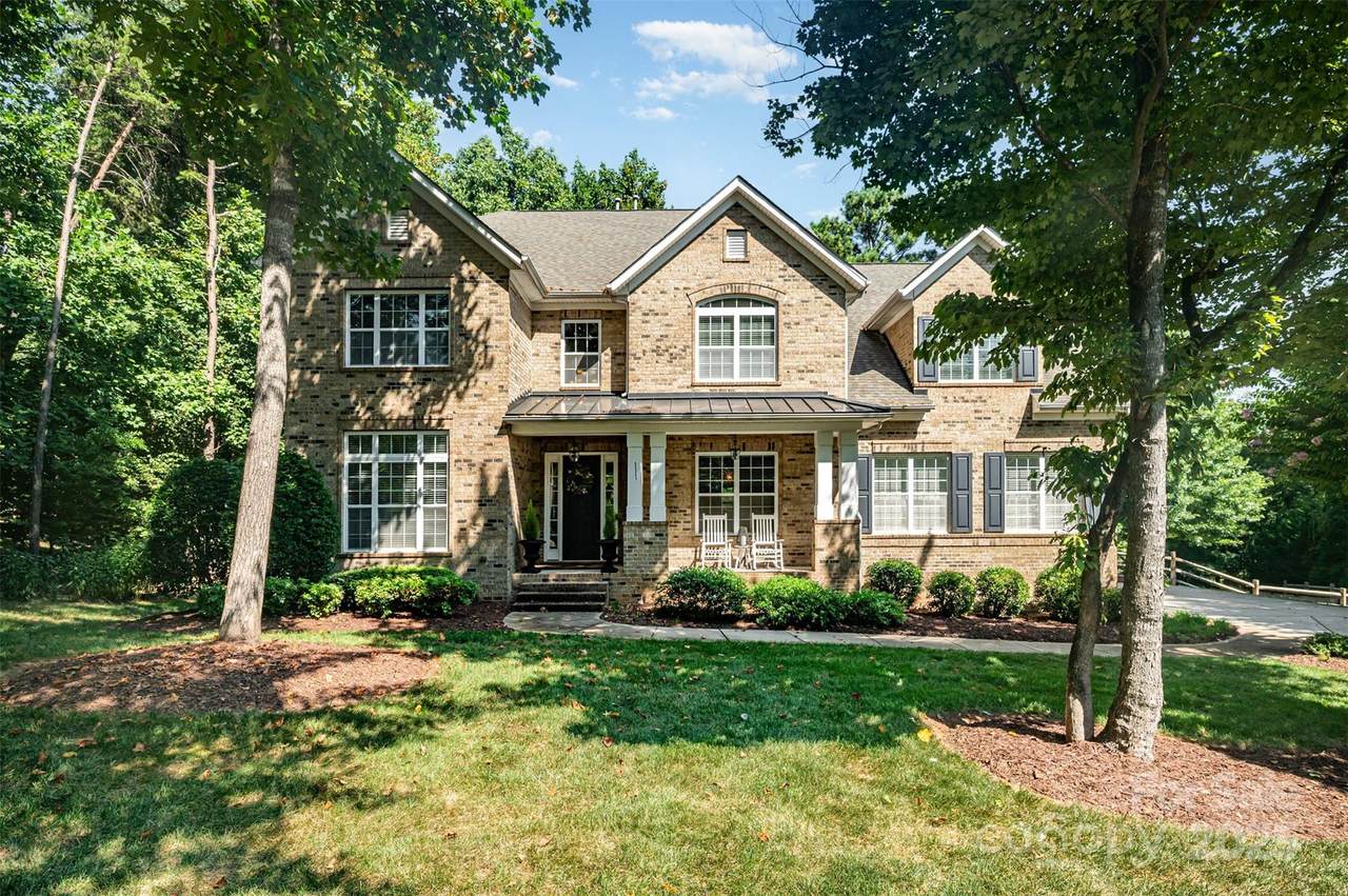 111 Stamford Court - Photo 1