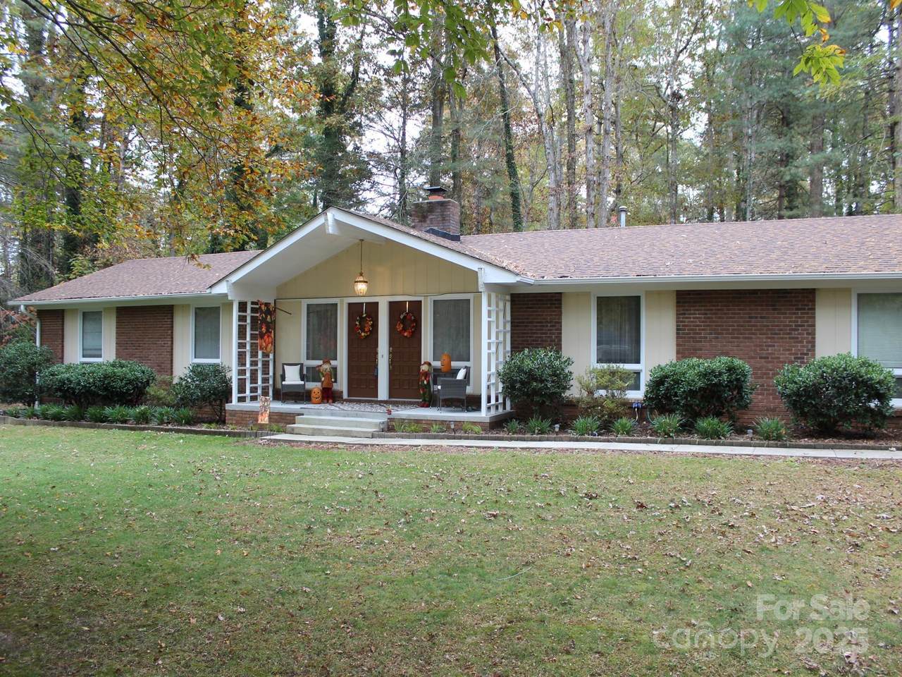 106 Laurel Lane - Photo 1