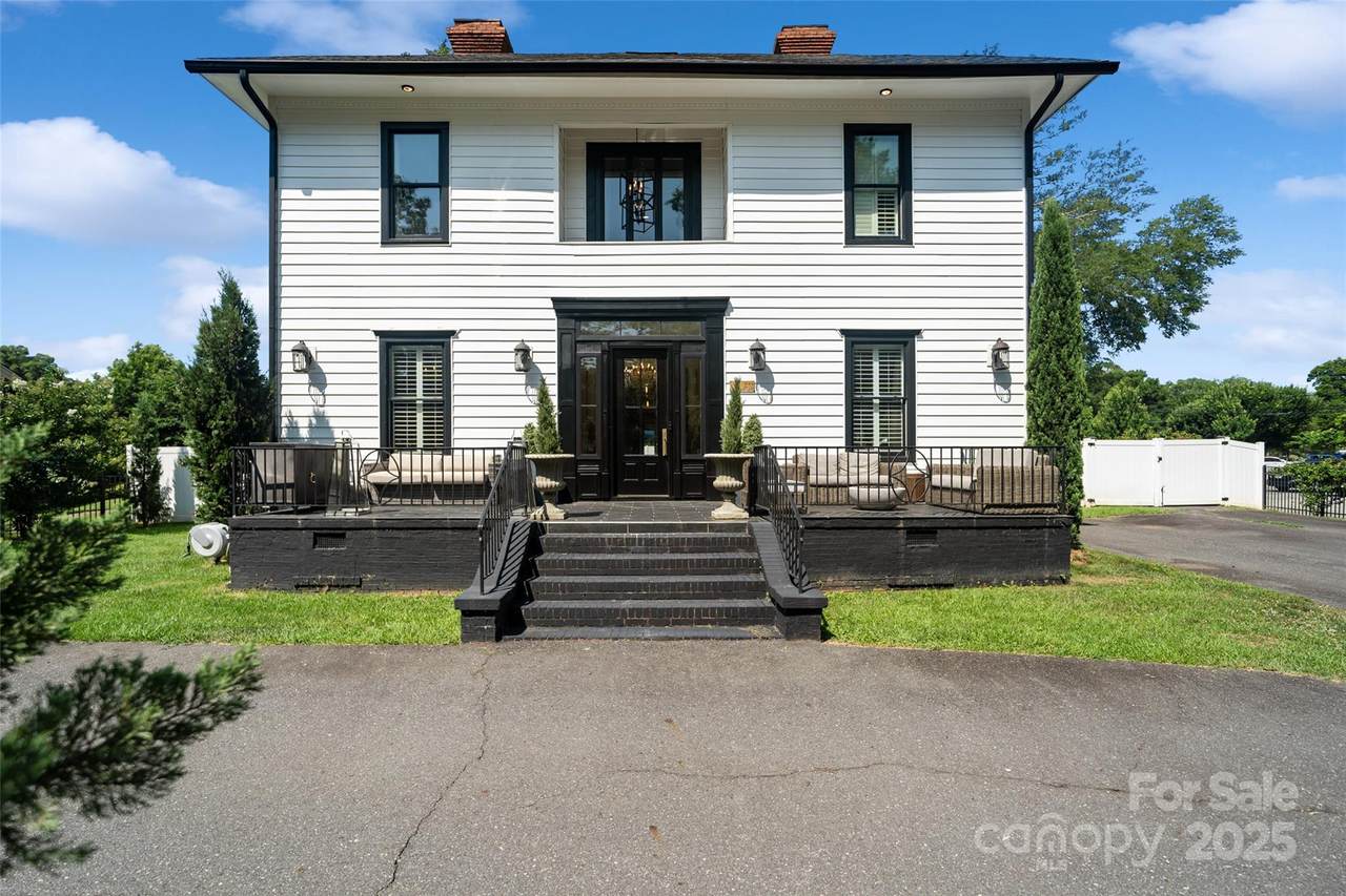 311 Oakland Avenue - Photo 1