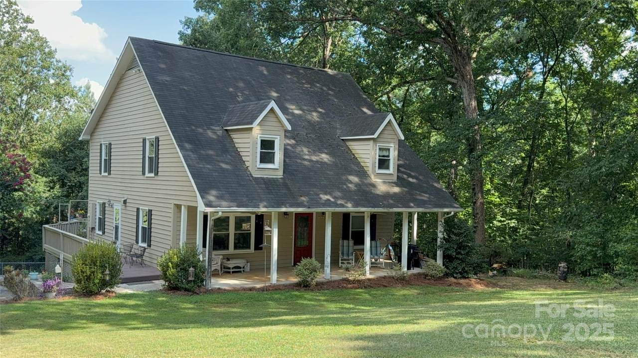 715 Hester Drive - Photo 1