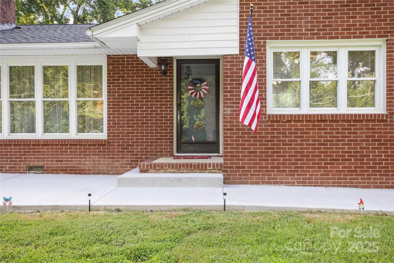 410 Queens Drive - Photo 1