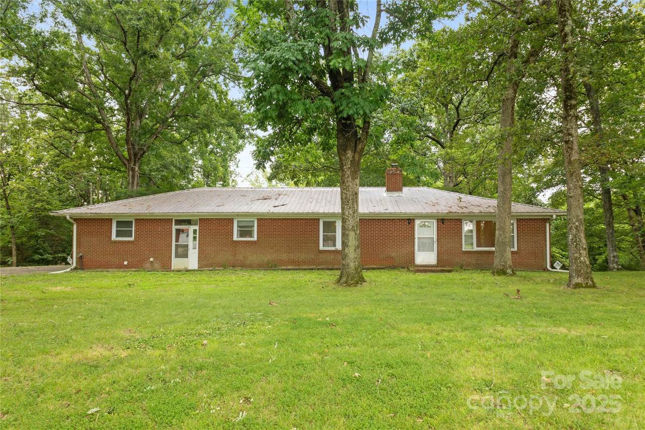 425 Old Us 70 Highway - Photo 1