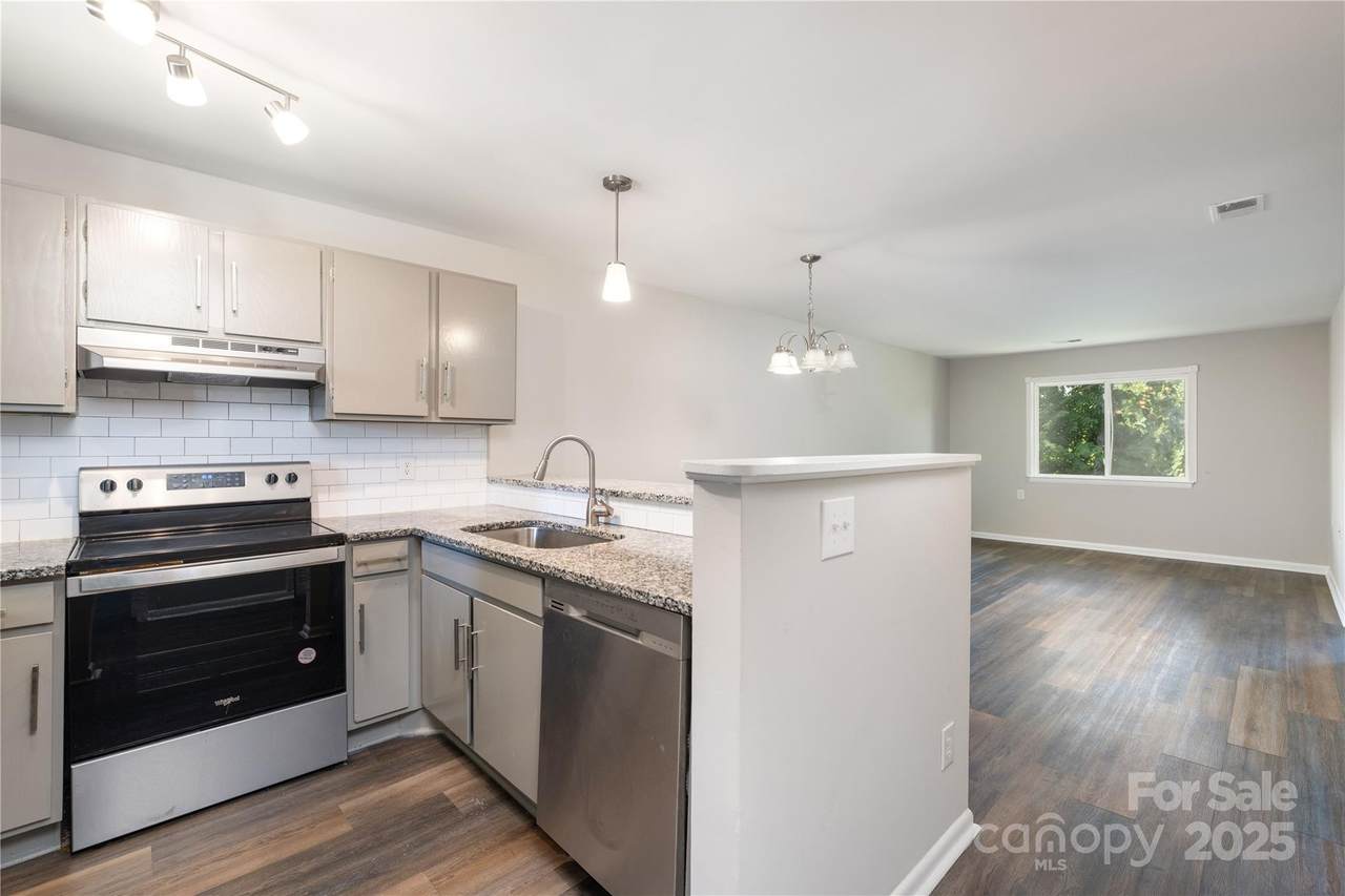 1596 Eagles Place - Photo 1