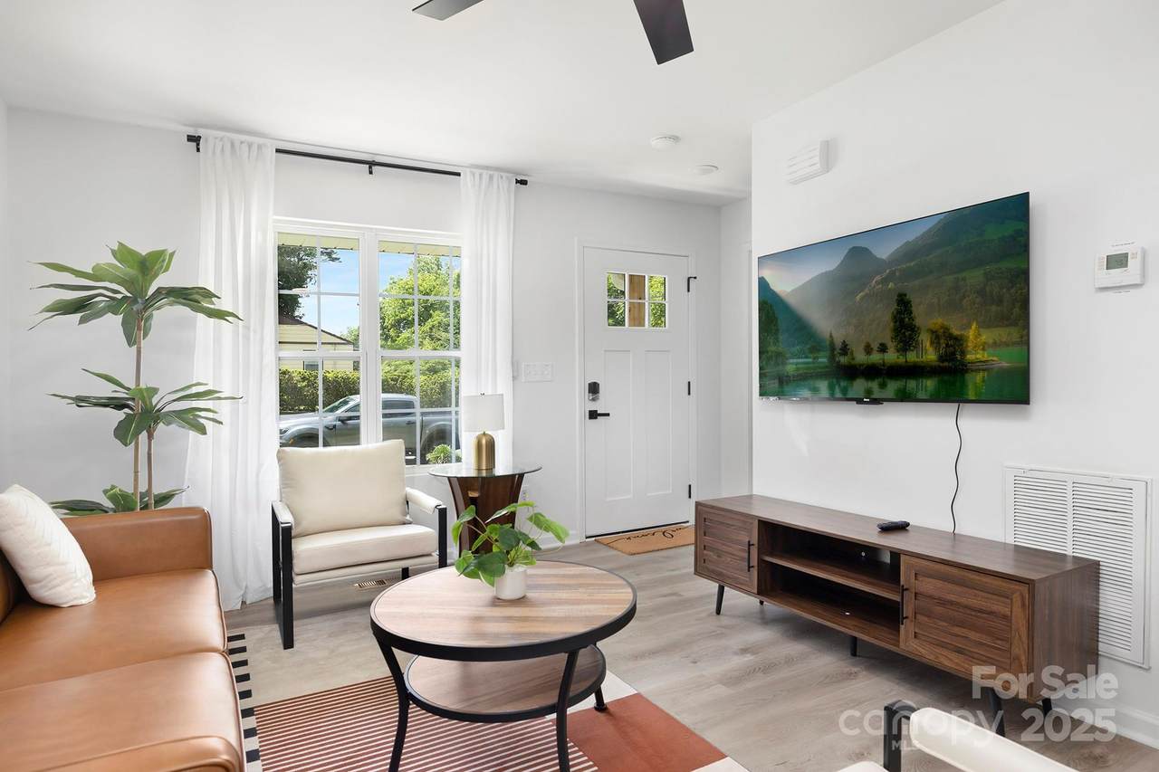 838 Mcarthur Avenue - Photo 1