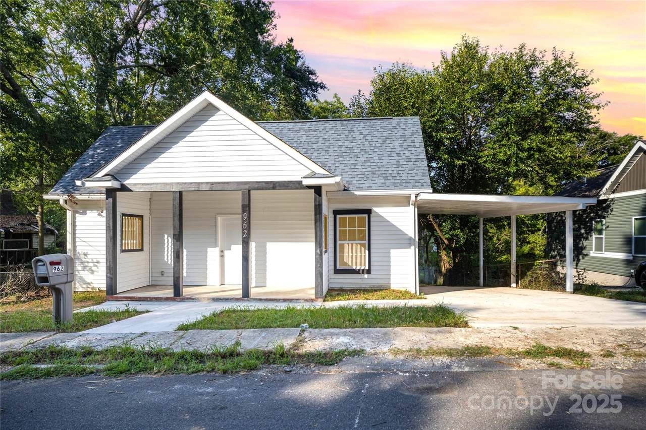 962 13th Street - Photo 1