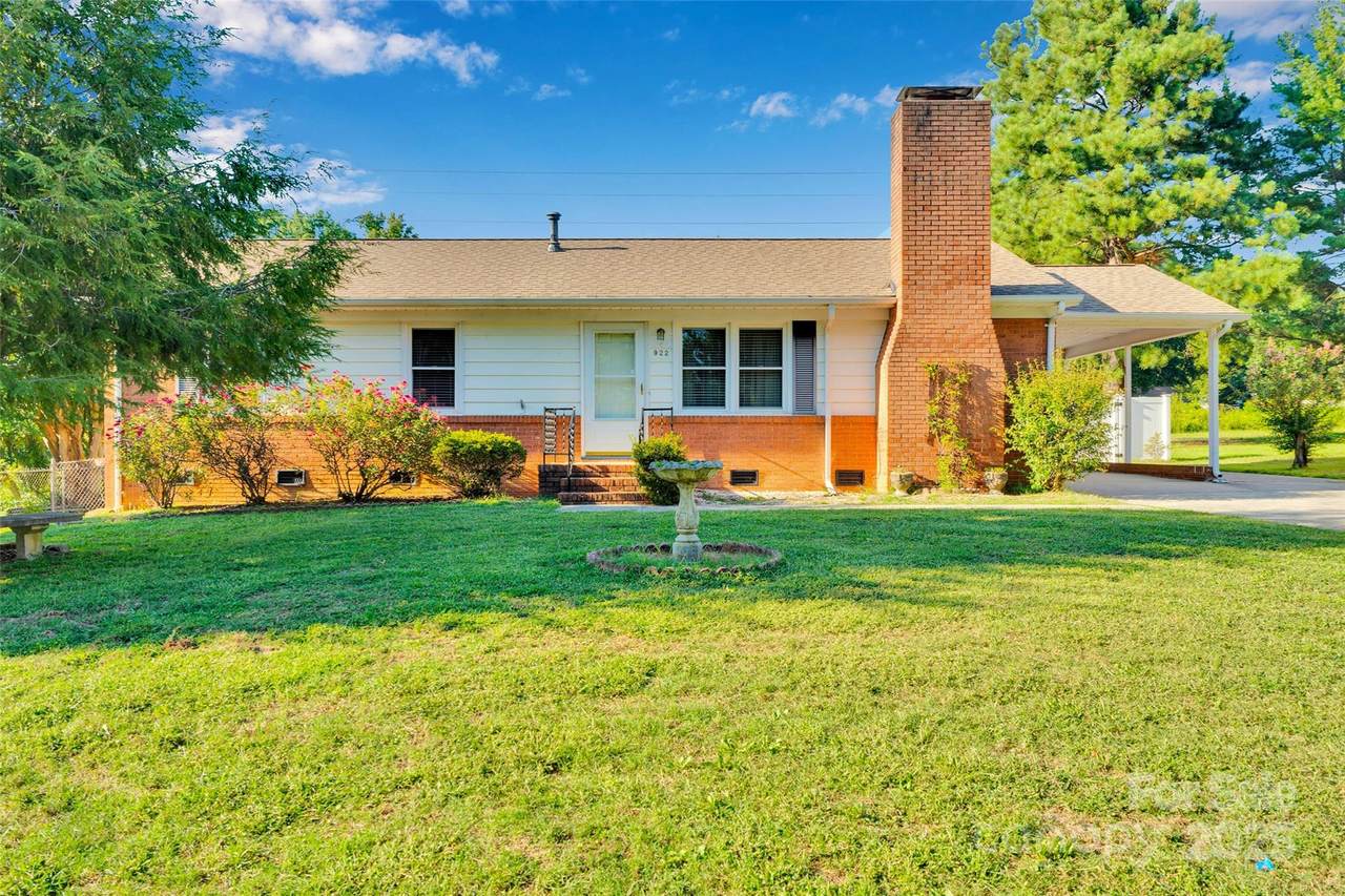 922 Holly Drive - Photo 1