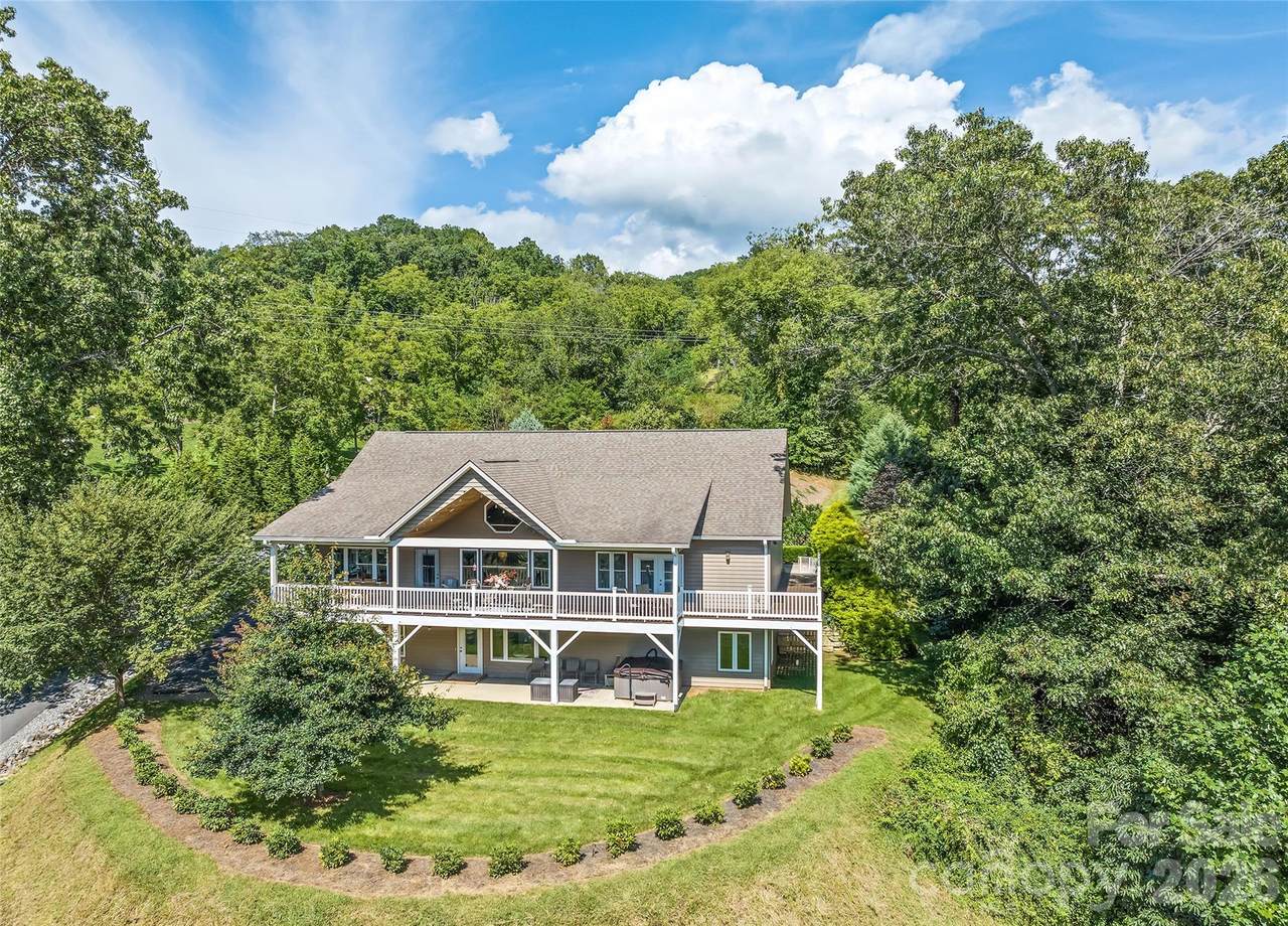 140 Debbie Loop - Photo 1