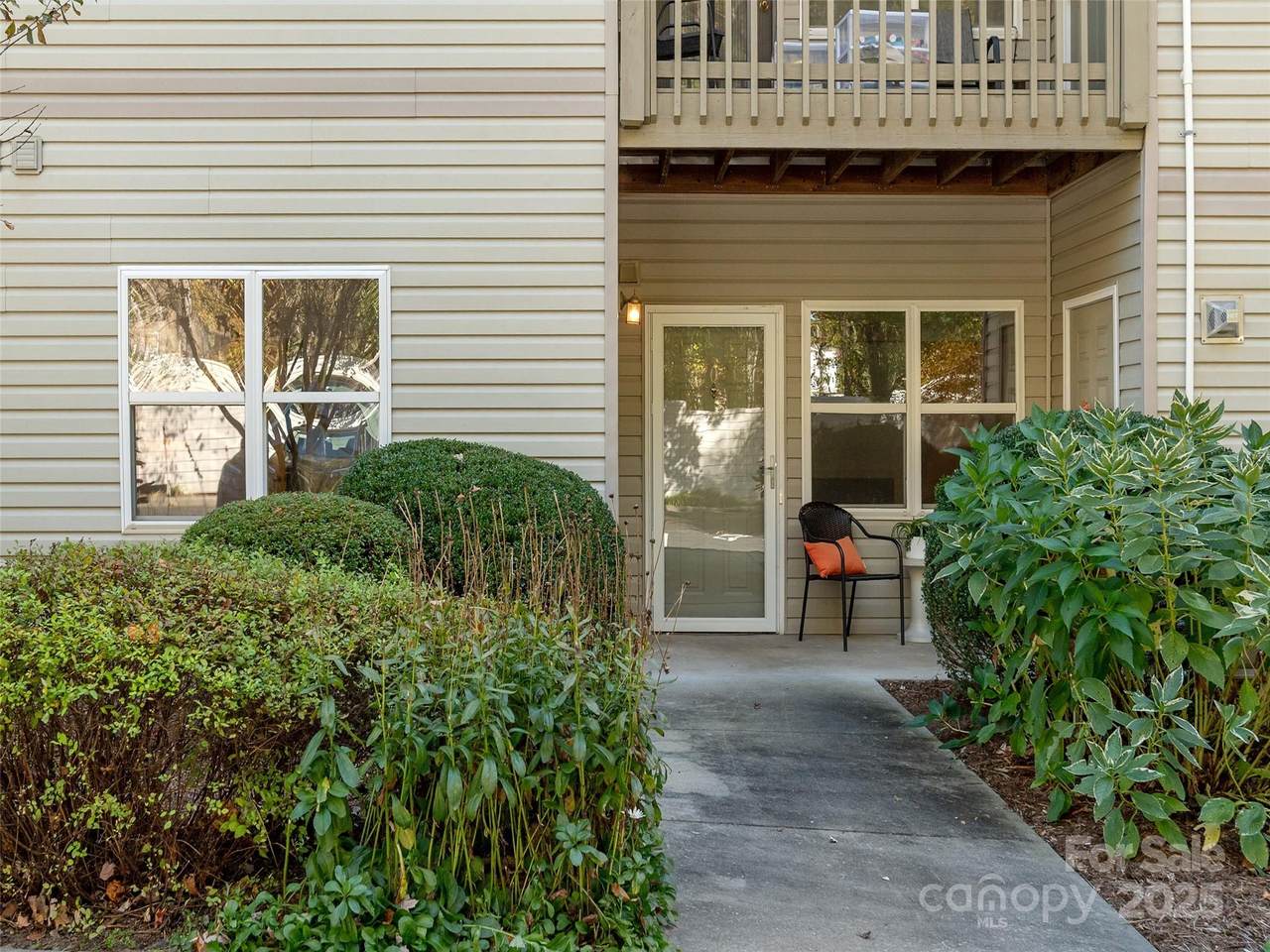 702 Carlyle Way - Photo 1